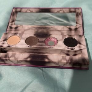 Urban Decay Eyeshadow Palette (4 shades)